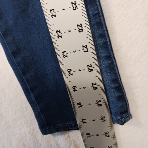 Rock & Republic Berlin Jeans, Size 8M, Straight/Skinny - Picture 14 of 16